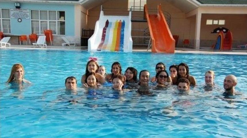 Sıcaktan Bunalanlar Aqua Parka Koşuyor
