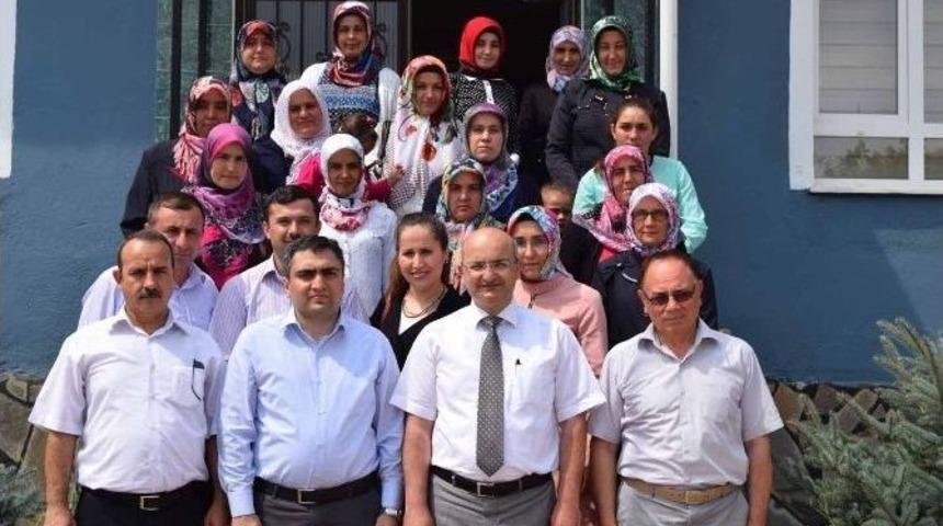 Hasta Ve Yaşlı Refakat&ccedil;isi Kursunu Tamamlayanlara Sertifikaları Verildi