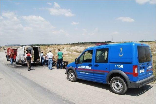 (özel Haber) Seyir Halinde Yanan Beyaz Eşya Yüklü Minibüs Hurdaya Döndü