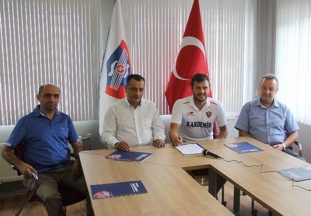Karab&uuml;kspor 3 Oyuncuyu Kadrosuna Kattı 1