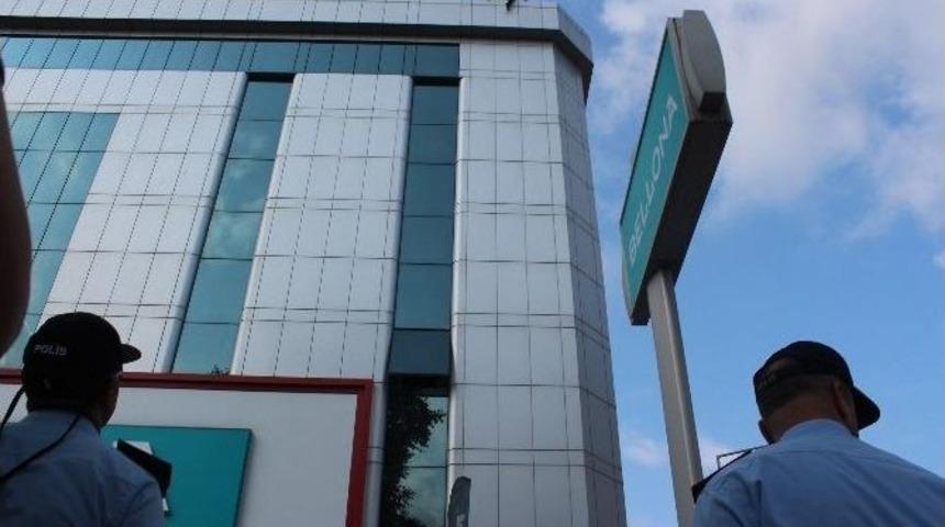 &Ccedil;atıya &Ccedil;ıkıp Atlamak İsteyen Şahıs 2 Bin 100 Tl&rsquo;ye İkna Oldu