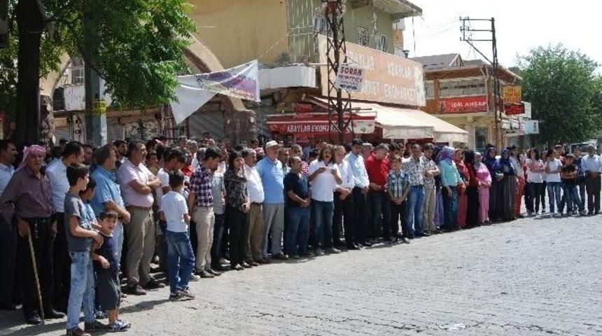 Esnaf Bu Kez &lsquo;barış&rsquo; İ&ccedil;in Kepenk Kapattı