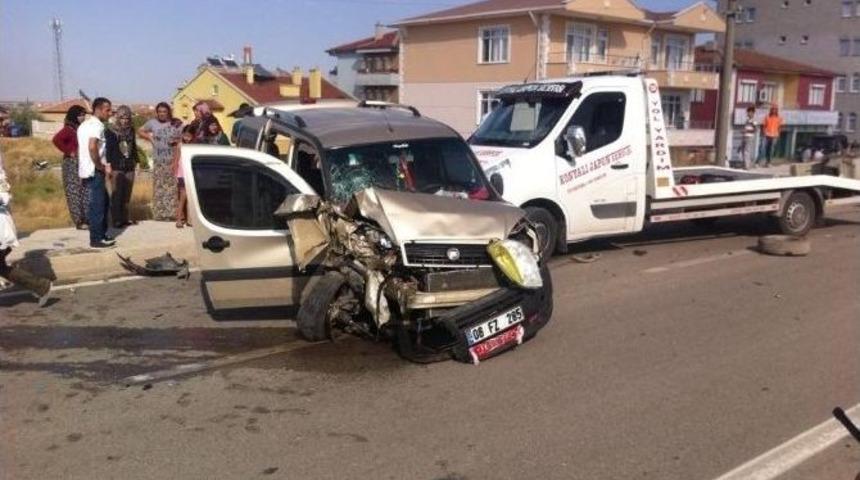 Konya&rsquo;da Trafik Kazası: 9 Yaralı