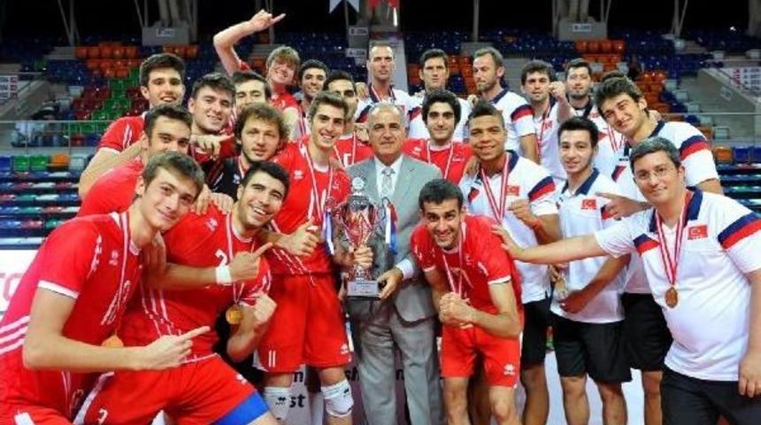 Gen&ccedil; Erkek Milli Voleybol Takımı Balkan Şampiyonu Oldu