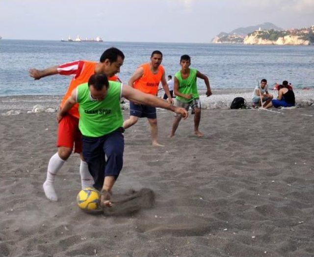 Şehit Polis Tansu Aydın Anısına Plaj Futbol Turnuvası 1