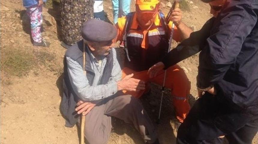 Ormanlık Alanda Kaybolan Yaşlı Adam 1 G&uuml;n Sonra Sağ Olarak Bulundu