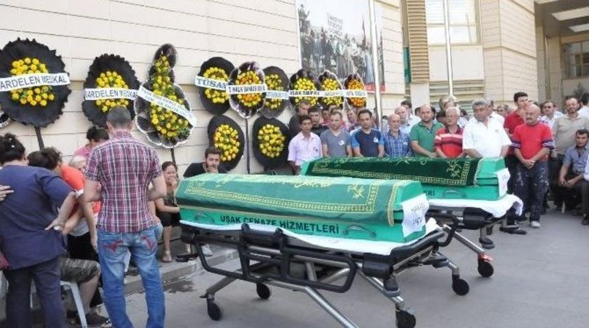 Uşak&rsquo;ta Kazada Hayatını Kaybeden Sağlık&ccedil;ılar İ&ccedil;in T&ouml;ren D&uuml;zenlendi