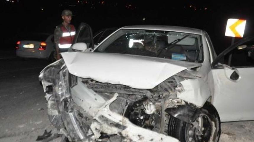 Adıyaman'da Otomobil Şarampole Devrildi: 4 Yaralı