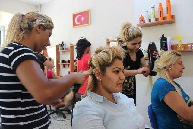 (&ouml;zel Haber) Sa&ccedil;lar, Roman Kızların Elinde Şekilleniyor 2