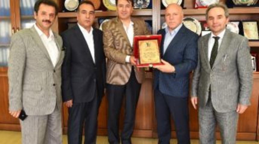 Dosiad&rsquo;tan Başkan Sekmen&rsquo;e Plaket