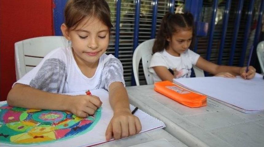 Geleceğin Ressamları Bayraklı&rsquo;da Yetişiyor