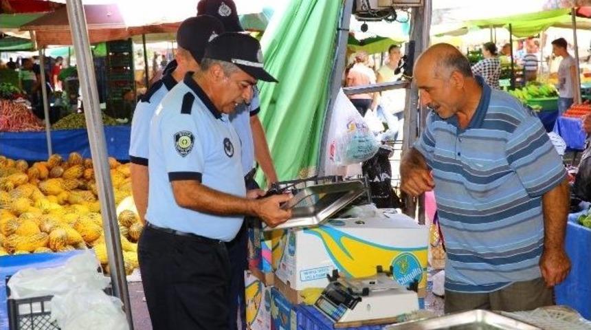 Zabıta Ekipleri Buca&rsquo;daki Pazar Yerinde Denetimi Artırdı