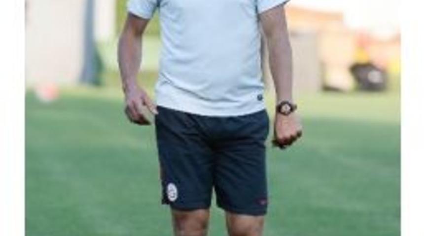 Hamzaoğlu: "&ouml;n&uuml;m&uuml;zdeki İlk B&uuml;y&uuml;k Hedef S&uuml;per Kupa"