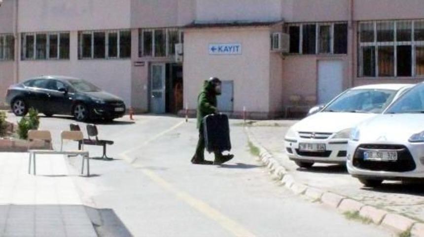 Hastane Bah&ccedil;esinde Ş&uuml;pheli Valiz Paniği