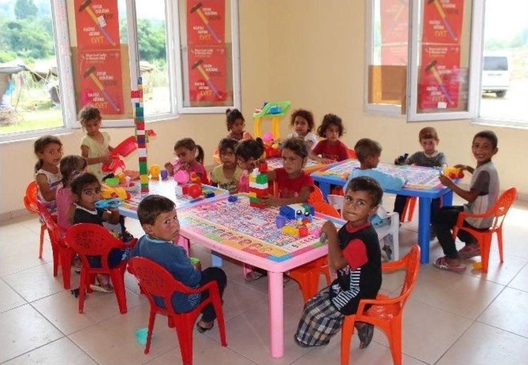 Bah&ccedil;eye Değil Okula Gidiyorlar