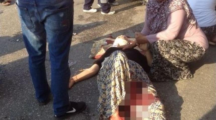 Denizli&rsquo;de Tır, Servis Minib&uuml;s&uuml;ne &Ccedil;arptı: 9 Yaralı