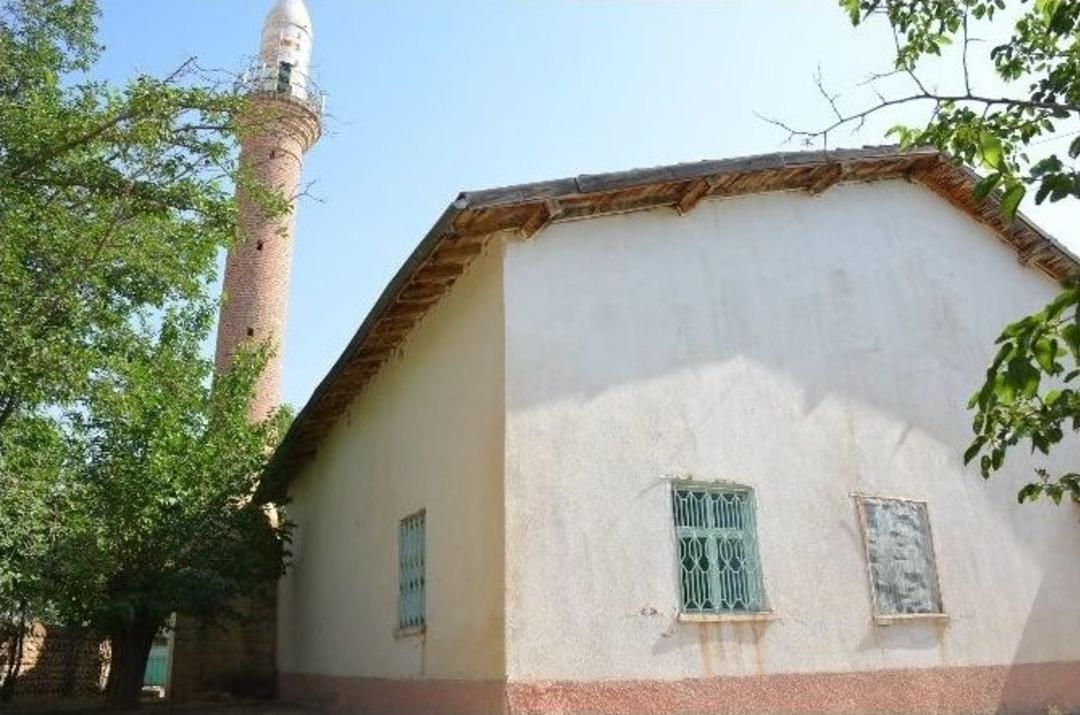 Yazıhan&rsquo;da Unutulmuş Tarihi Cami