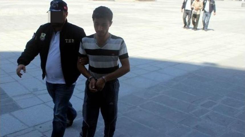 Kayseri&rsquo;de Evlerinde Bomba Bulunan 2 Kardeş G&ouml;zaltına Alındı