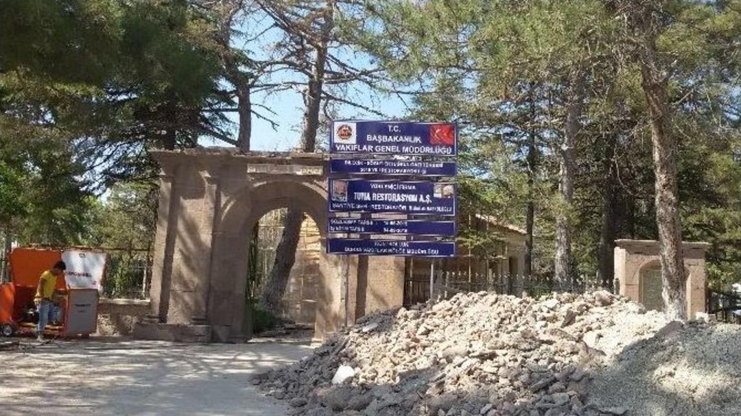 Ertuğrulgazi T&uuml;rbesinin Tadilat &Ccedil;alışmalar Devam Ediyor