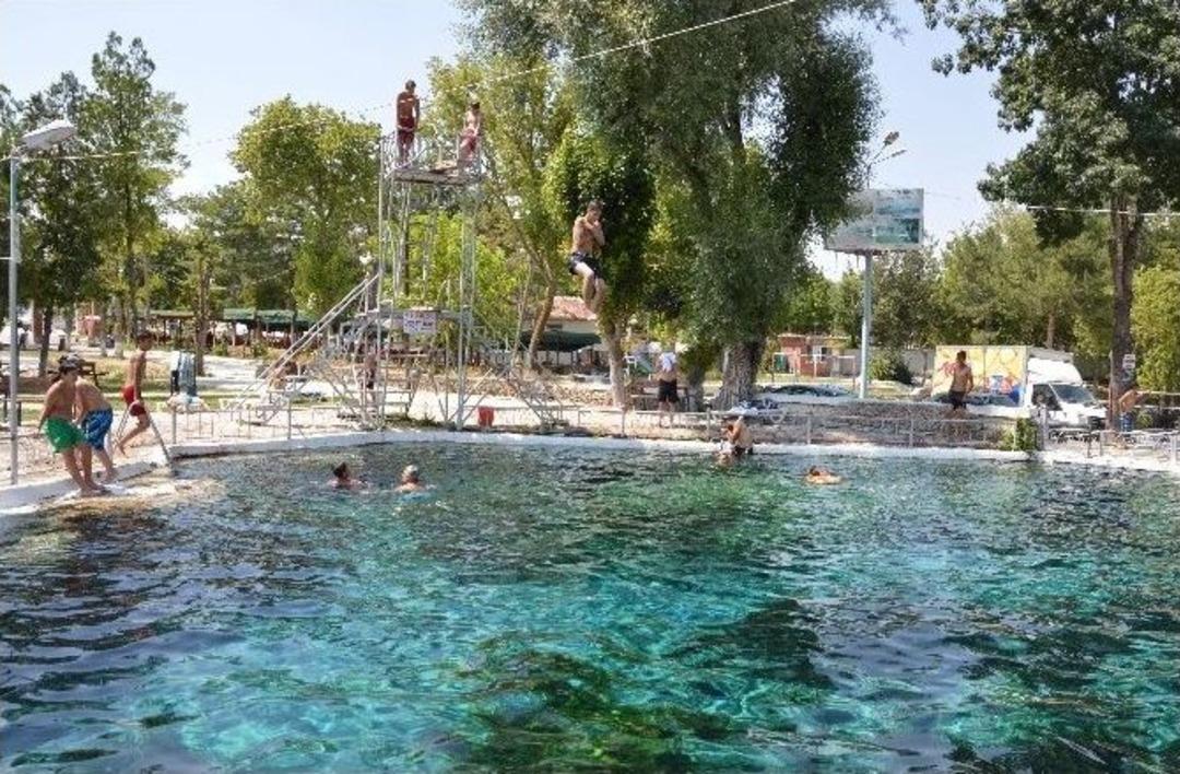 İ&ccedil;ilebilecek Kalitedeki Suda Havuz Keyfi