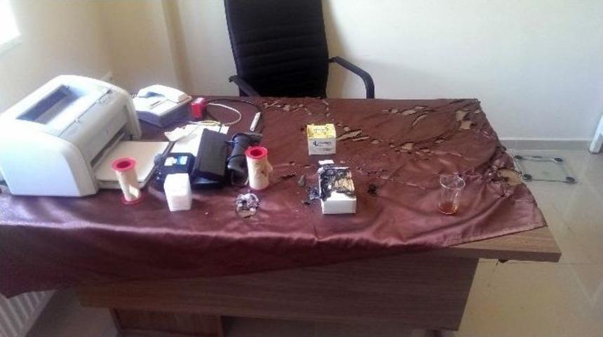 Aile Sağlığı Merkezi Ve Lojmanını Yakmak İstediler