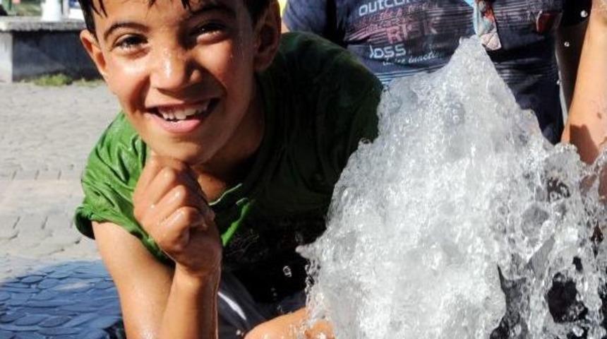 Gaziantep&rsquo;Te Hava Sıcaklığı Zor Anlar Yaşatıyor