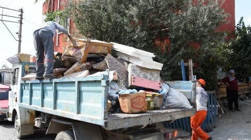 Zabıta Ekipleri &Ccedil;&ouml;p Evi Boşalttı