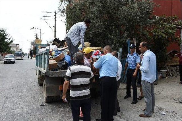 Zabıta Ekipleri Çöp Evi Boşalttı