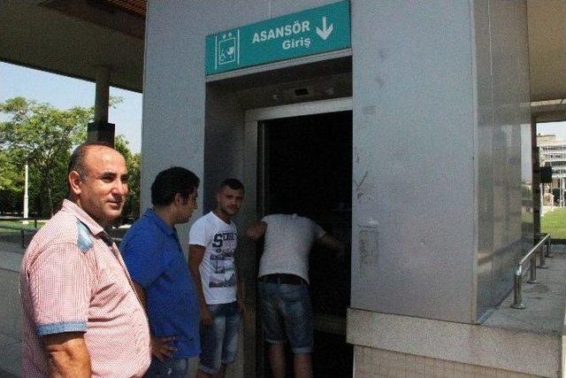 (özel) İzmir’de Metro İstasyonunu Boşalttıran Sır Cep Telefonu 1