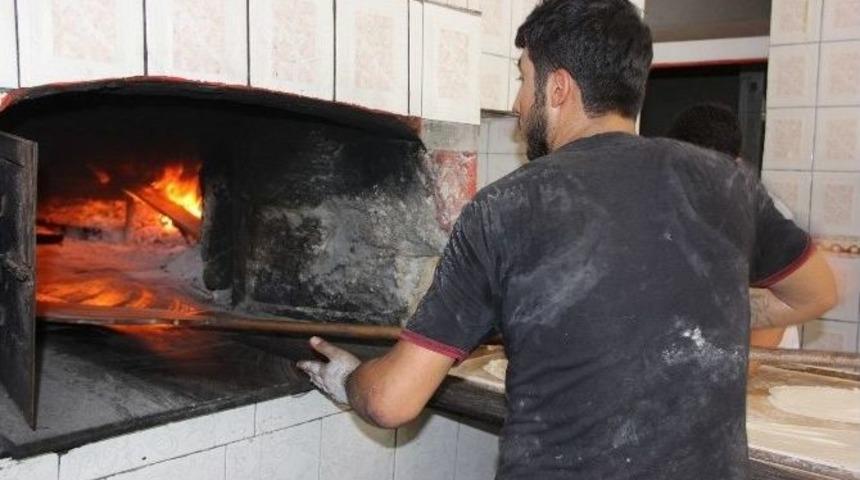 Fırıncılar Sıcak Hava Nedeniyle Sıkıntı Yaşıyor