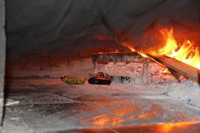 Fırıncılar Sıcak Hava Nedeniyle Sıkıntı Yaşıyor 1