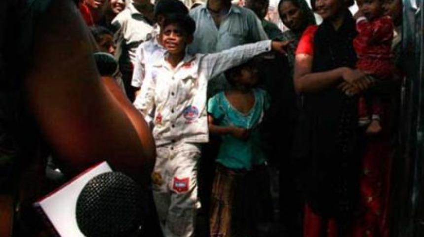 KENDİNİ &Ouml;LD&Uuml;R&Uuml;YOR