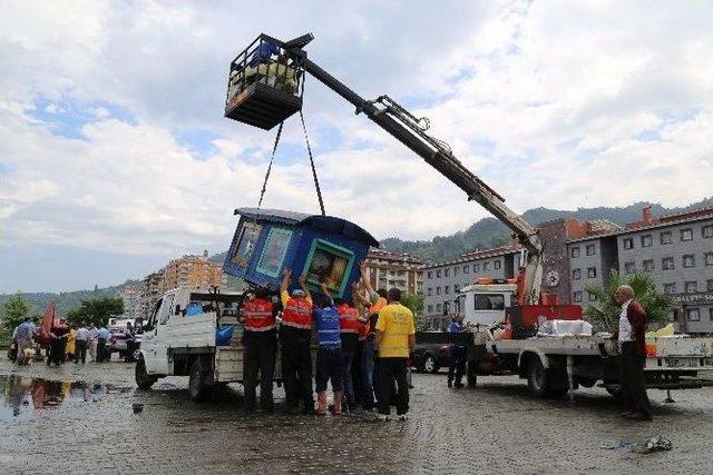 Belediye Korsan Tezgahları Temizledi 2