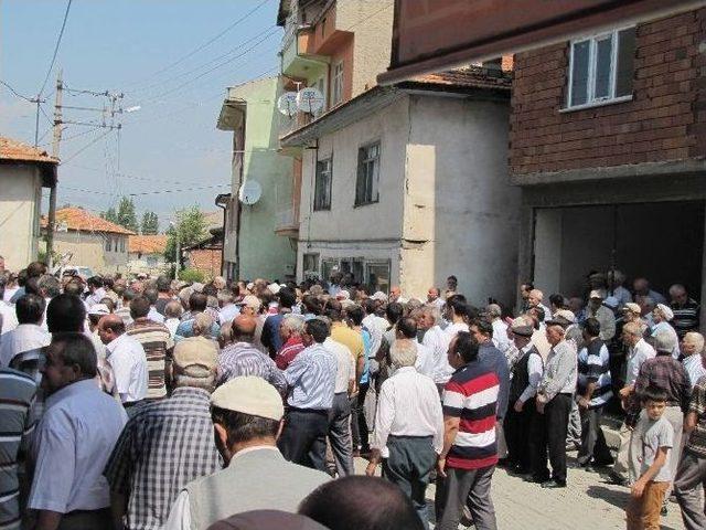 Uşak’taki Trafik Kazasında Hayatını Kaybeden Sağlıkçı Hisarcık’ta Toprağa Verildi