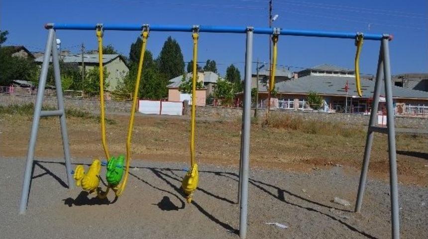 Muş&rsquo;ta &Ccedil;ocuk Parkı Tahrip Edildi