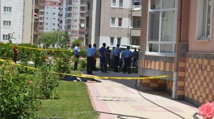 Kayseri&rsquo;de 7. Kattan D&uuml;şen Gen&ccedil; &Ouml;ğretmen Hayatını Kaybetti