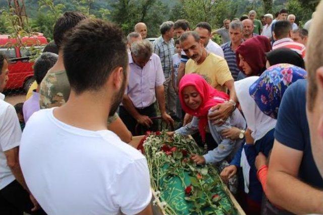 Denizde Boğulan 10 Günlük Eşine Ağladı