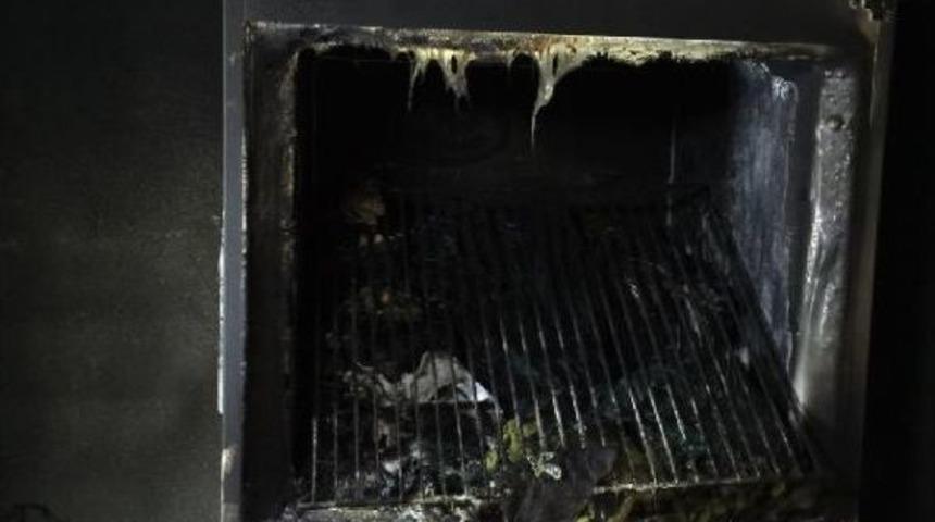 &Ccedil;orum'da Buzdolabı Patladı, Evde Yangın &Ccedil;ıktı