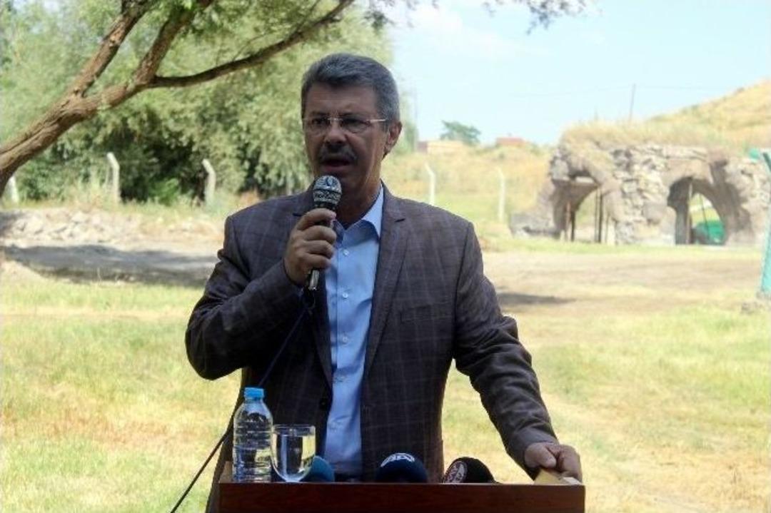 Vali D&uuml;zg&uuml;n, Keykubadiye Sarayı&rsquo;nı İnceledi