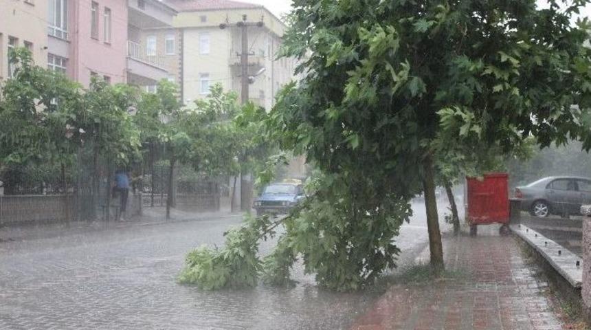 Siddetli Yağmur Ve Dolu Olumsuz Etkiledi