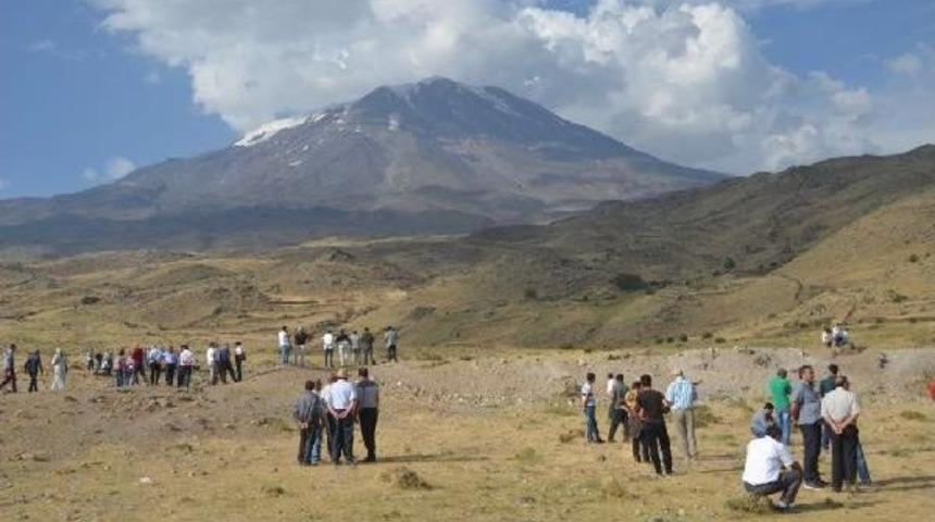 Ağrı Dağı&rsquo;Nda Canlı Kalkan Eylemi