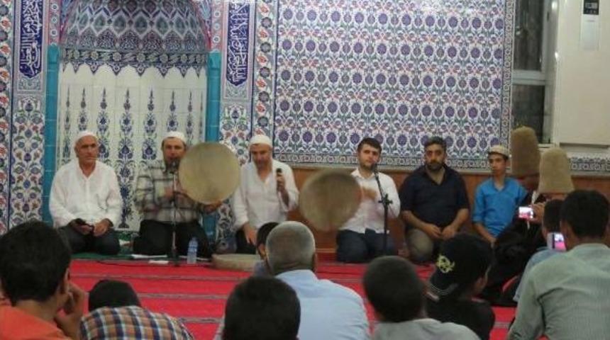 Ak&ccedil;akale'de Şehitler I&ccedil;in Mevlit