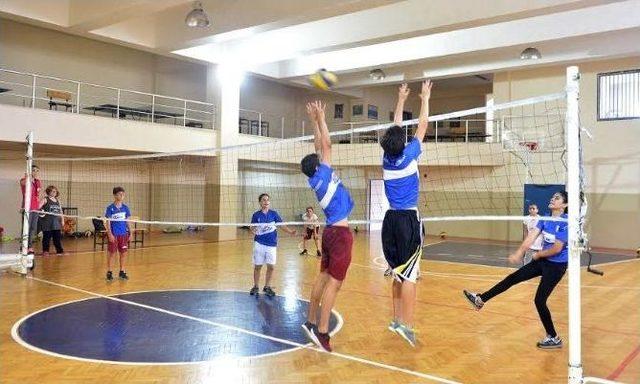 Geleceğin Voleybolcuları Beyoğlu’nda Yetişiyor