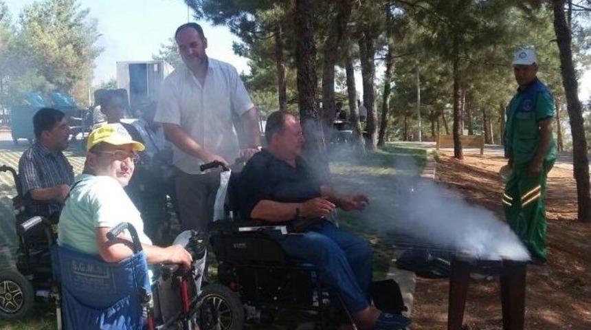 Piknik Yapamayan Engellilere Mangal Keyfi
