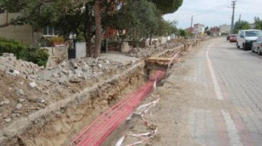 &Ccedil;ardak Beldesinde Havai Hatlar Yer Altına Alınıyor