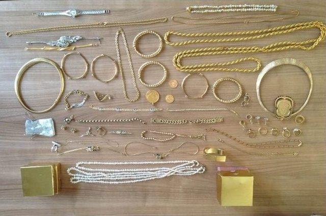 Hırsızlar 700 Bin Lira &Ccedil;aldıkları Eve &Ccedil;atıdan İp Sarkıtarak Girmiş 2