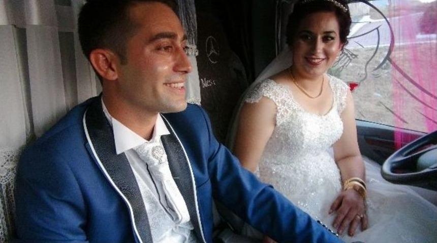 (&ouml;zel Haber) Gelin Arabası Tır&rsquo;ın Direksiyonu Geline Emanet