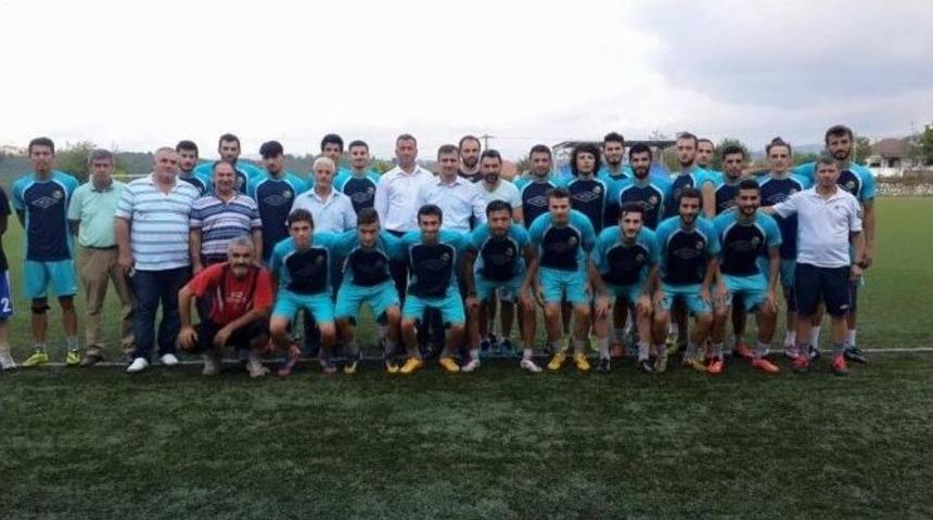 Başkan Yemenici, Ak&ccedil;akoca Spor&rsquo;u Yalnız Bırakmıyor