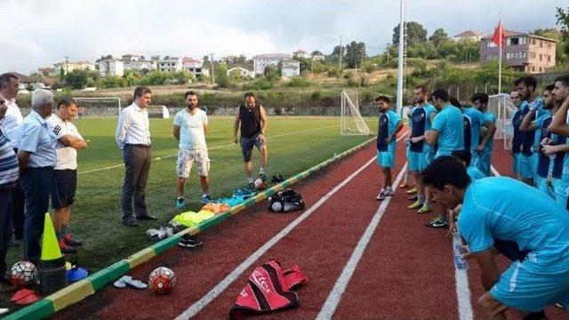 Başkan Yemenici, Ak&ccedil;akoca Spor&rsquo;u Yalnız Bırakmıyor 1