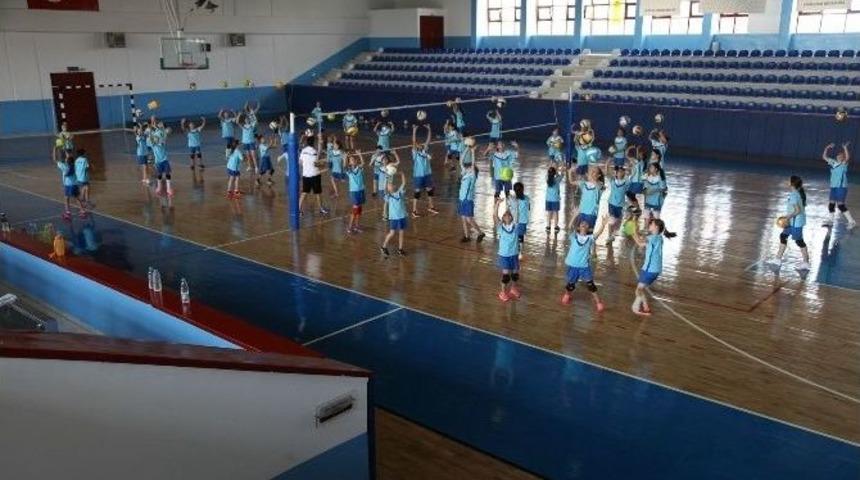 Geleceğin Voleybol Yıldızları Odunpazarı&rsquo;nda Yetişiyor